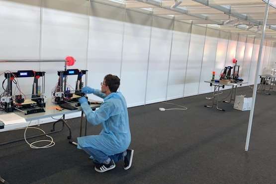 Producción de viseras con impresoras 3D para el personal sociosanitario del Cabildo de Gran Canaria (Foto TA)