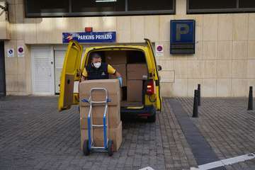 El sector del transporte de Gran Canaria comienza a recibir mascarillas (Foto Acfi Press)