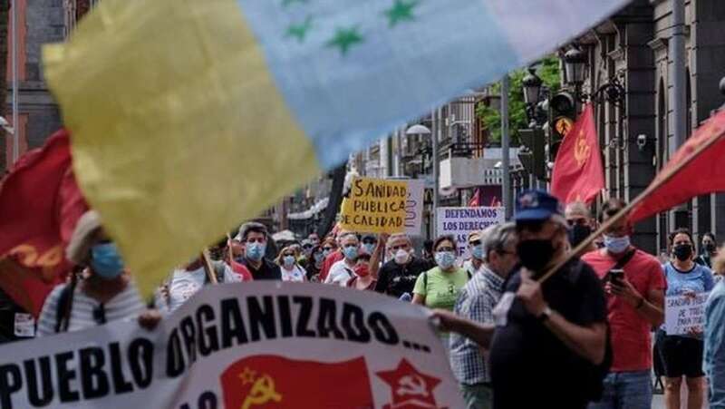 Manifestación en defensa de la sanidad pública en Las Palmas de Gran Canaria (Foto Ángel Medina/EFE)