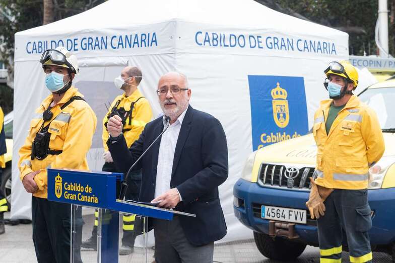 Presentación del equipo de profesionales que intervendrán como vigías y defensores de la Isla durante la campaña contra incendios (Foto TA)
