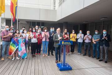  El Cabildo de Gran Canaria iza la bandera arcoíris y se suma al Día del Orgullo (Foto TA)