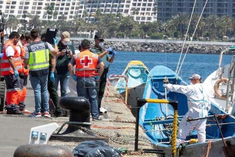 Imagen de archivo de la llegada de un cayuco a Arguineguín (Foto EFE / Quique Curbelo)