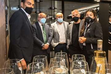 La Cava de Piñero, una vinoteca de vanguardia, abre sus puertas en la Isla/TA.