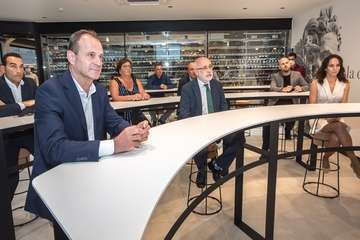 La Cava de Piñero, una vinoteca de vanguardia, abre sus puertas en la Isla/TA.