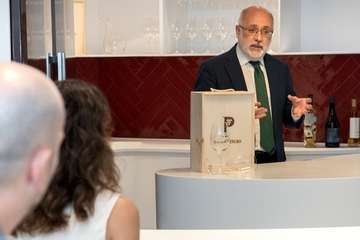 La Cava de Piñero, una vinoteca de vanguardia, abre sus puertas en la Isla/TA.