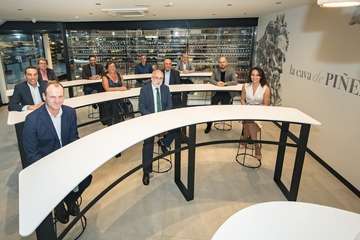 La Cava de Piñero, una vinoteca de vanguardia, abre sus puertas en la Isla/TA.