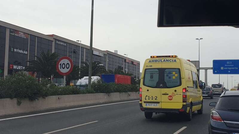 Imagen de archivo de una ambulancia circulando por la GC-1/TA.