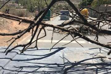 Vecinos de Tunte plantan barricadas para impedir el alojamiento de inmigrantes/MA/CA y TA.