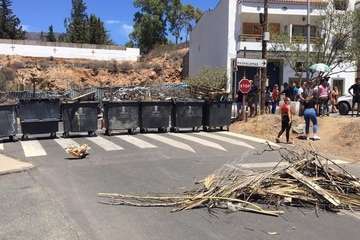 Vecinos de Tunte plantan barricadas para impedir el alojamiento de inmigrantes/MA/CA y TA.
