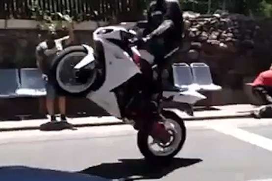 Investigan a un motorista temerario por un vídeo difundido en las redes sociales/Guardia Civil.