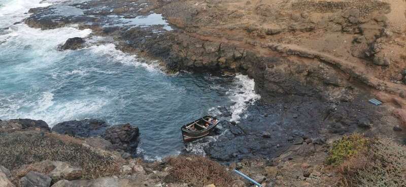 La patera que arribó a la costa de Gáldar este domingo/Cadena Ser.