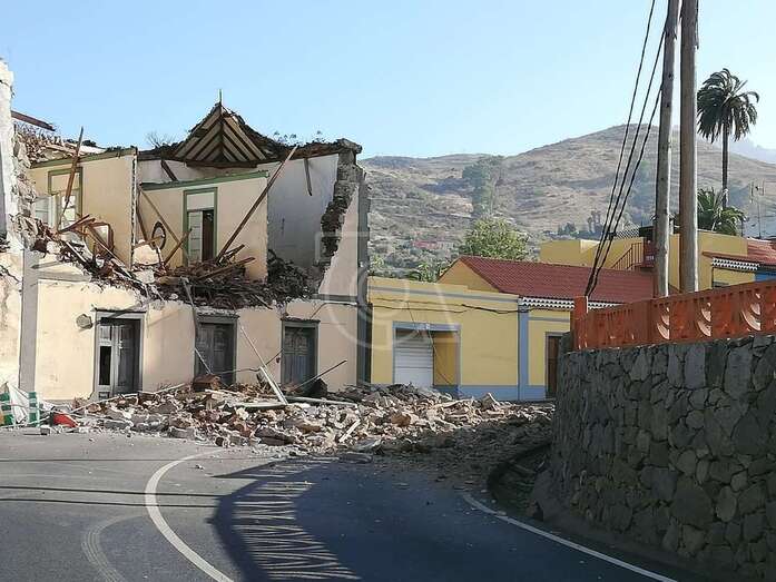 Los escombros han caído sobre la carretera GC-15 que ha sido cerrada de forma temporal/TA.