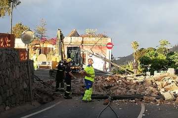 Derrumbe de la fachada de una casa en Santa Brígida/TA.