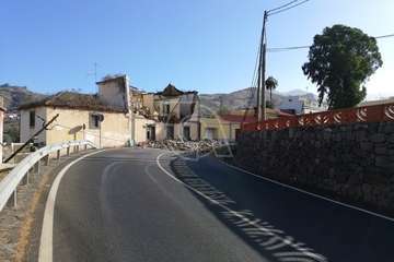 Derrumbe de la fachada de una casa en Santa Brígida/TA.
