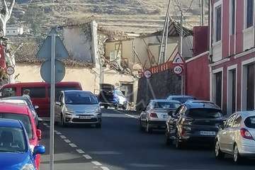 Derrumbe de la fachada de una casa en Santa Brígida/TA.