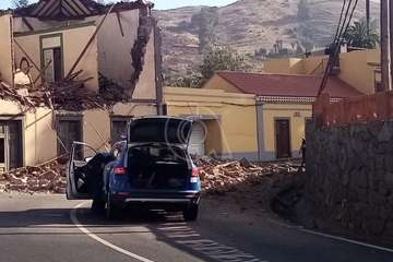 Derrumbe de la fachada de una casa en Santa Brígida/TA.