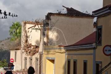 Derrumbe de la fachada de una casa en Santa Brígida/TA.