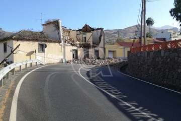 Derrumbe de la fachada de una casa en Santa Brígida/TA.