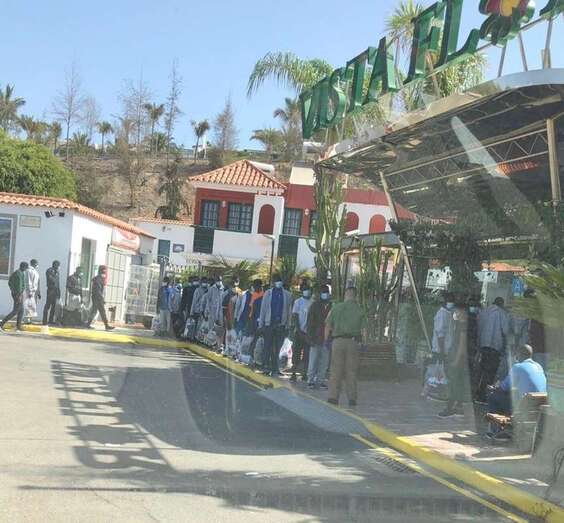 Llegada de inmigrantes al complejo hotelero Vista Flor del Campo Internacional de Maspalomas/TA.