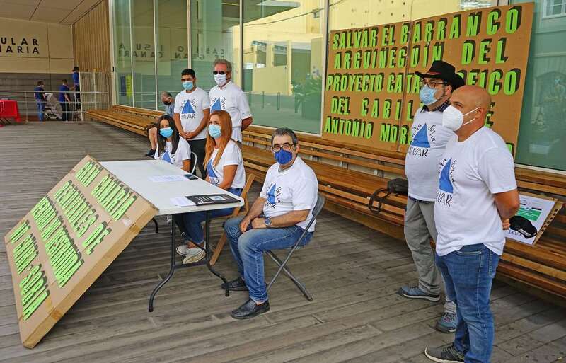 Acto de la plataforma a las puertas del Cabildo/Acfi Press.