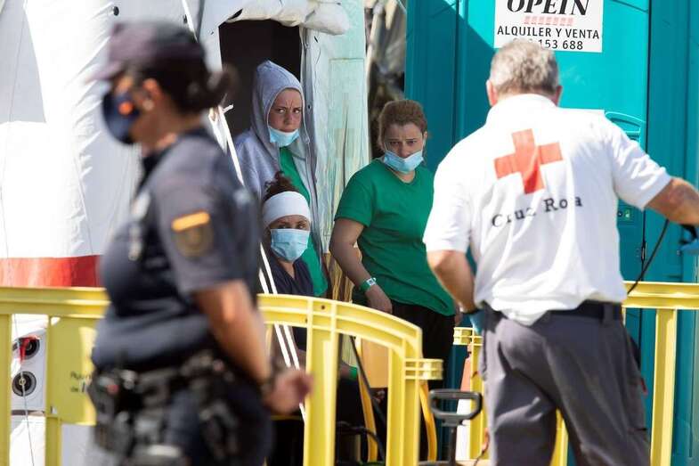 Inmigrantes llegados a Gran Canaria atendidos por Ong/EFE.