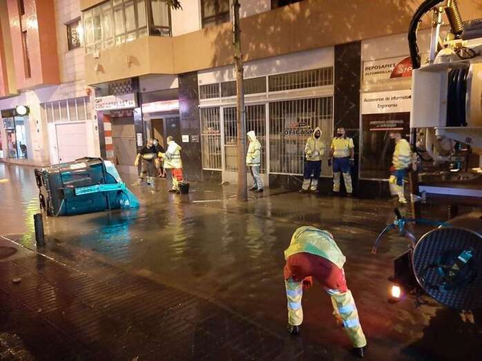 El paso de la borrasca provocó inundaciones en bajos, garajes y comercios (Foto TA)