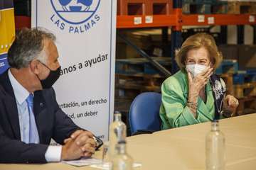 Visita de la reina Sofia al Banco de Alimentos de Las Palmas de Gran Canaria/Acfi Press.