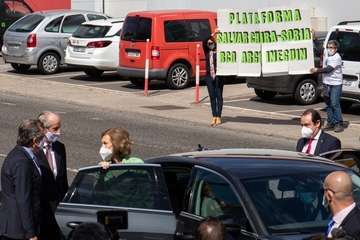 Protesta de ecologistas durante la visita institucional/TA.