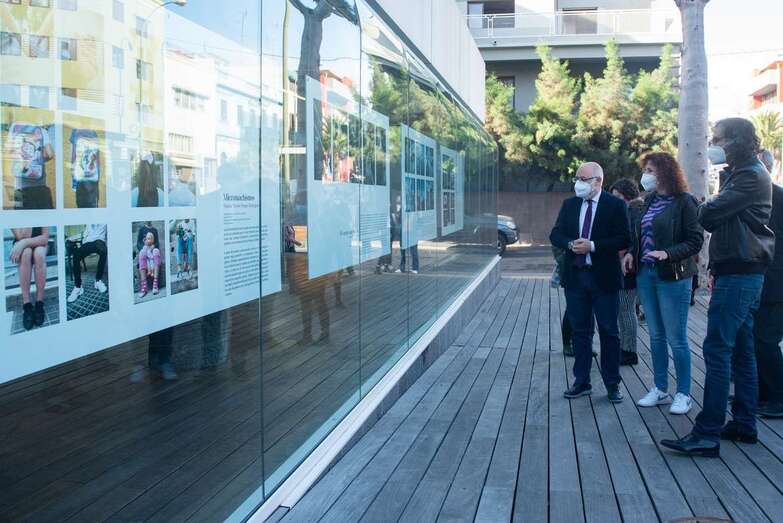 Exposición en la fachada del Cabildo grancanario/TA.