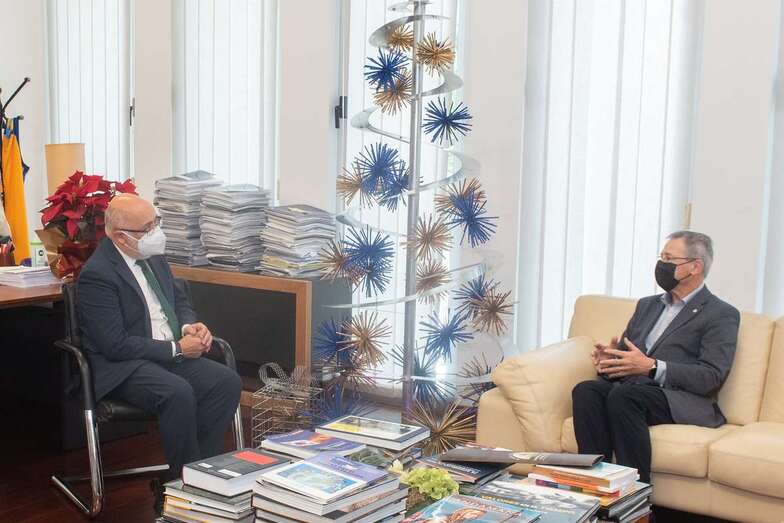 Antonio Morales y Javier Senent, durante el encuentro que ambos mantuvieron este jueves (Foto TA)