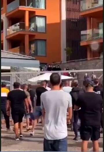 Protesta contra un grupo de inmigrantes/TA.