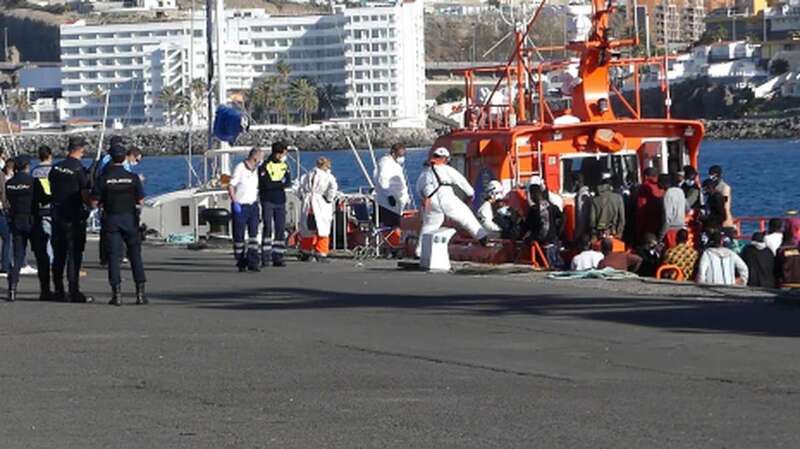 Salvamento Marítimo desembarca inmigrantes en el muelle de Arguineguín/Acfi Press.