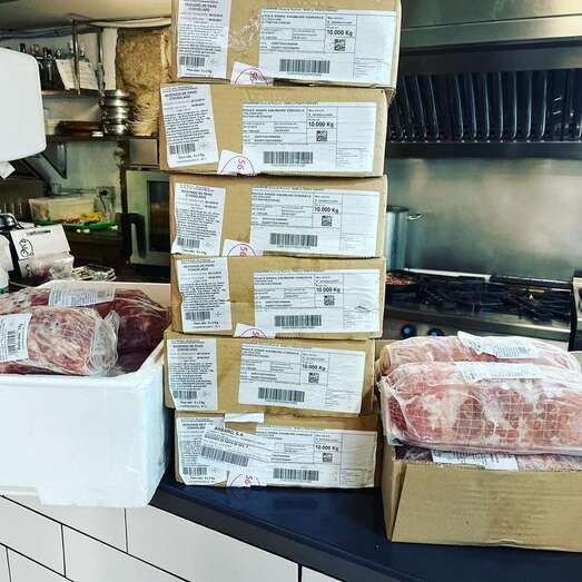 El equipo de El Triciclo ha hecho posible el acto de solidaridad con familias que lo están pasando mal (Foto TA)