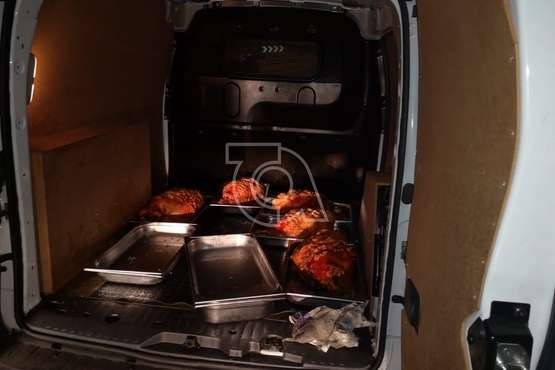 La Guardia Civil intercepta un vehículo que repartía pasadas asadas sin garantías sanitarias/TA.