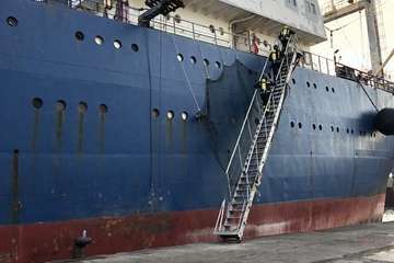 Hallan muertos a los tres marineros desaparecidos del barco incendiado en el Puerto/TA.