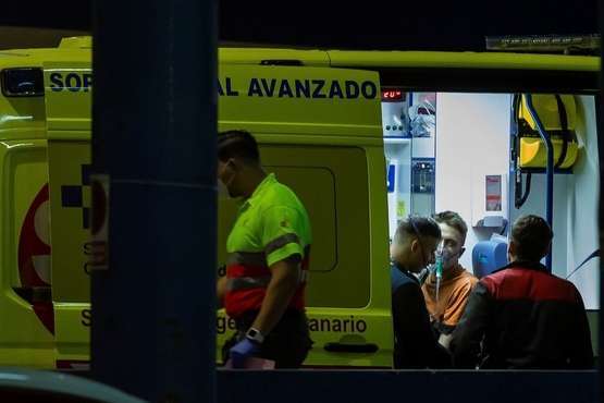 Hallan muertos a los tres marineros desaparecidos del barco incendiado en el Puerto/EFE.