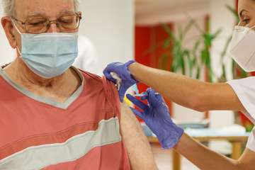 Primeras vacunas en Gran Canaria/Acfi Press.