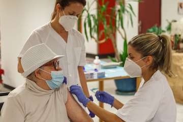 Primeras vacunas en Gran Canaria/Acfi Press.