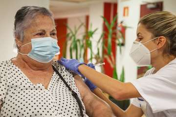 Primeras vacunas en Gran Canaria/Acfi Press.