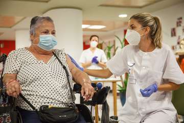 Primeras vacunas en Gran Canaria/Acfi Press.