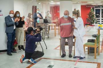 Primeras personas de Gran Canaria en recibir la  vacuna contra el Covid/TA.