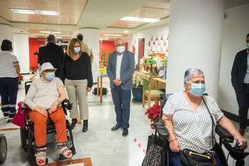 Primeras personas de Gran Canaria en recibir la  vacuna contra el Covid/TA.