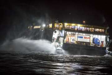  Continúa el operativo para desembarcar al pasaje del ferry en Agaete/Acfi Press.