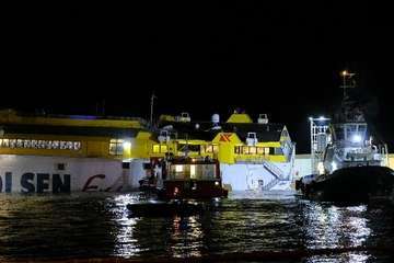 Logran atracar el ferry de Fred Olsen en en el muelle de Agaete/Acfi Press y TA.