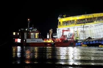 Logran atracar el ferry de Fred Olsen en en el muelle de Agaete/Acfi Press y TA.