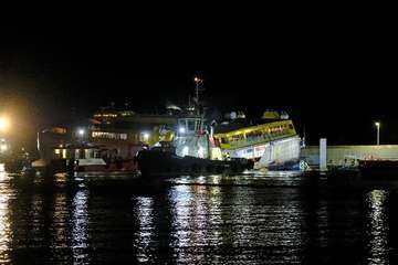 Logran atracar el ferry de Fred Olsen en en el muelle de Agaete/Acfi Press y TA.