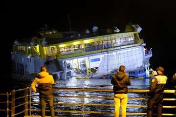 Logran atracar el ferry de Fred Olsen en en el muelle de Agaete/Acfi Press y TA.