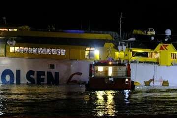 Logran atracar el ferry de Fred Olsen en en el muelle de Agaete/Acfi Press y TA.