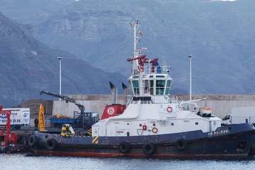 Logran atracar el ferry de Fred Olsen en en el muelle de Agaete/Acfi Press y TA.