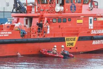 Logran atracar el ferry de Fred Olsen en en el muelle de Agaete/Acfi Press y TA.